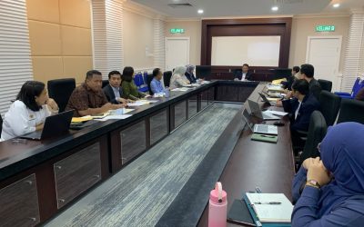 Mesyuarat Penyelarasan Kampung Angkat MADANI dan Sekolah Angkat MADANI di Bilik Trusmadi, Pejabat Setiausaha Persekutuan (SUP) Sabah